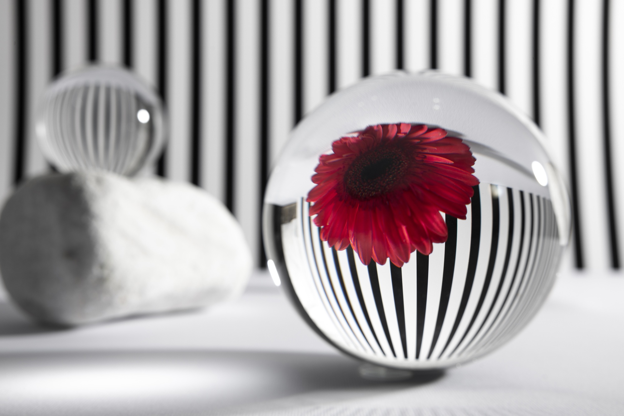 crystal-balls-flower-arrangement_23-2150439090